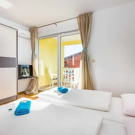 Vila Chiara 1, 2 *